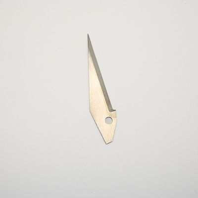 カスタムセメント化ウルグメンカービッド合金 三角単孔位置付け刃 布膜切断 工業機械ナイフ