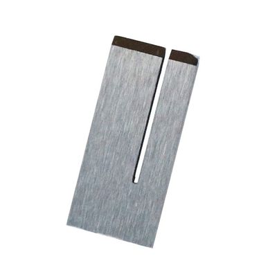 繊維産業における合成繊維を切るためのナイフ