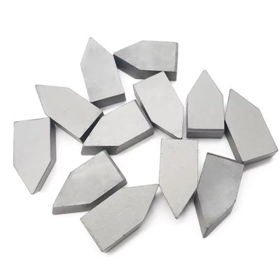 工具製造用YG6 YG6X YG8合金を使用した、カスタマイズされた高耐摩耗性タングステンカーバイドろう付けチップ